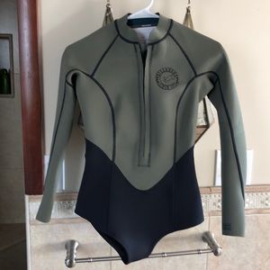 Billabong surf wet suit